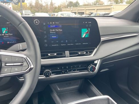 Used 2025 Chevrolet Equinox LT image 18