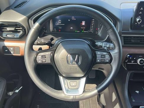 Used 2025 Honda Pilot Elite image 13