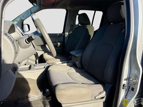 Used 2017 Nissan Frontier SV image 19