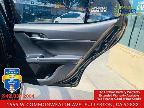Used 2019 Toyota Camry SE w/ Carpet Mat Package FWD image 27