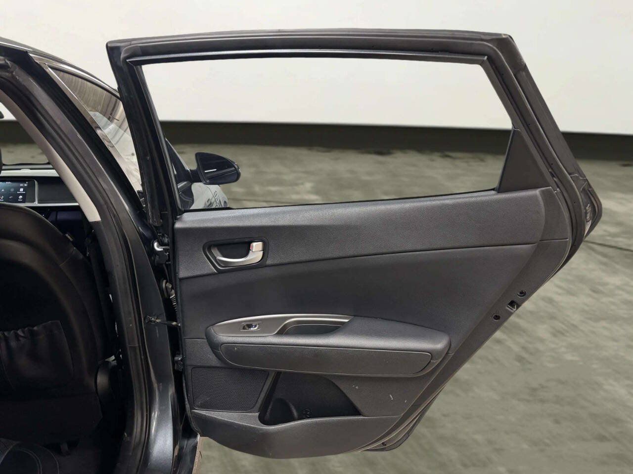 Used 2020 Kia Optima SE FWD image 18