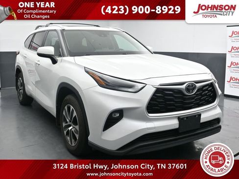 Used 2023 Toyota Highlander XLE image 1