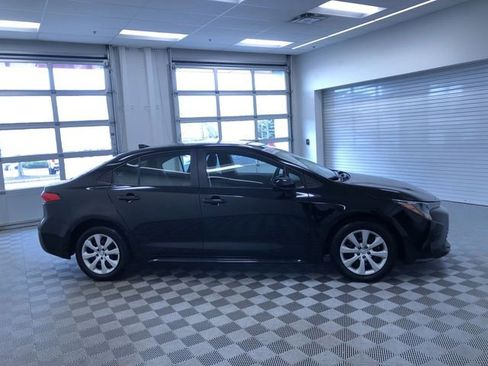 Certified 2025 Toyota Corolla LE image 34