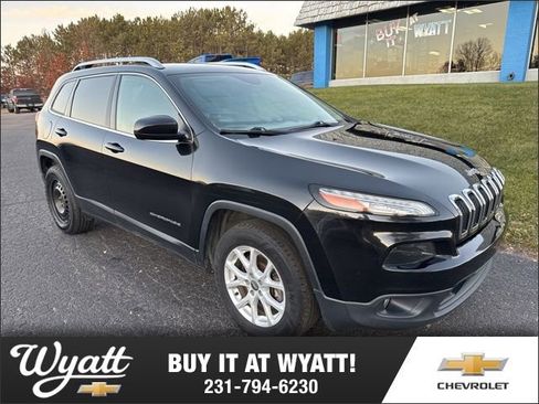 Used 2016 Jeep Cherokee Latitude AWD/4WD image 1
