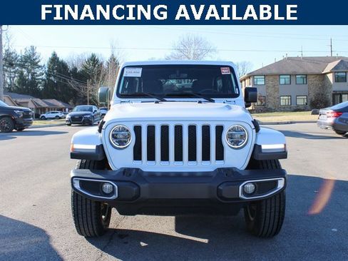 Used 2018 Jeep Wrangler Unlimited Sahara image 3