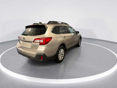 Used 2019 Subaru Outback 2.5i Premium image 8