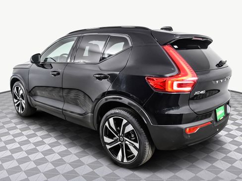 Used 2025 Volvo XC40 B5 Plus image 6