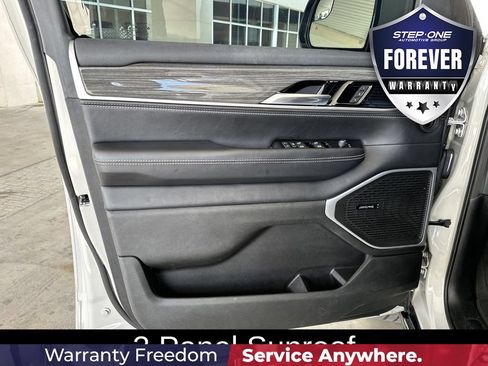 Used 2022 Jeep Wagoneer Series II w/ Premium Group I AWD/4WD image 12