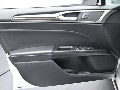 Used 2017 Ford Fusion SE w/ Fusion SE Technology Package FWD image 25