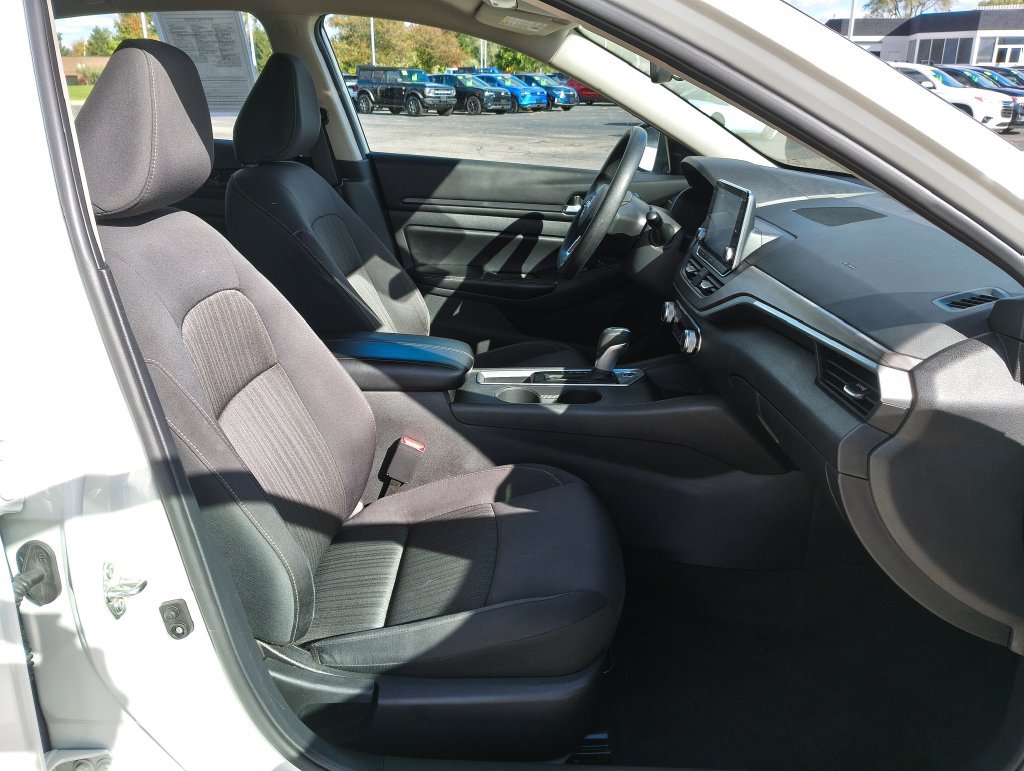 Used 2025 Nissan Altima 2.5 SV FWD image 19