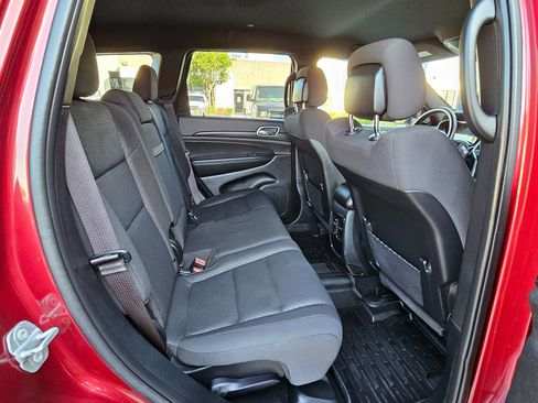 Used 2021 Jeep Grand Cherokee Laredo image 27