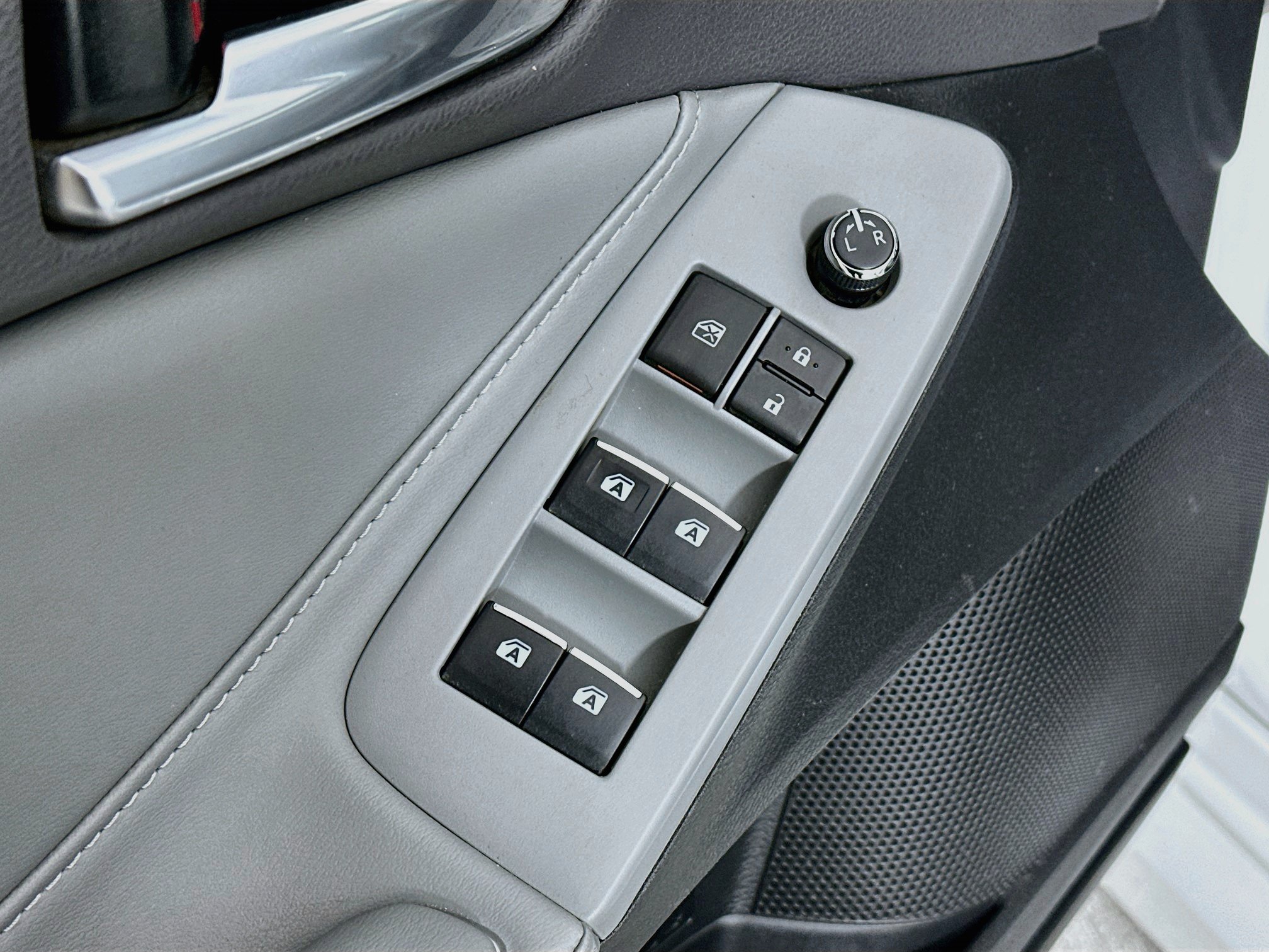 Used 2019 Toyota Avalon XLE w/ Moonroof Package FWD image 17