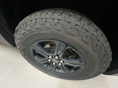 Certified 2022 GMC Acadia AT4 w/ Technology Package AWD/4WD image 34