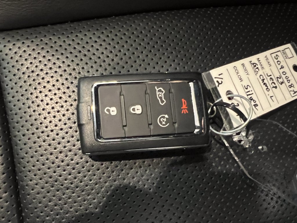 Used 2023 Jeep Grand Cherokee L Overland RWD image 33