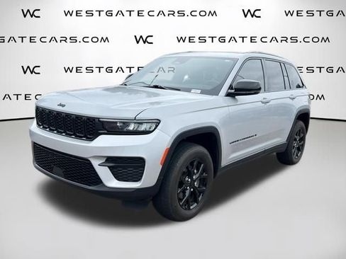 Used 2024 Jeep Grand Cherokee Altitude AWD/4WD image 1