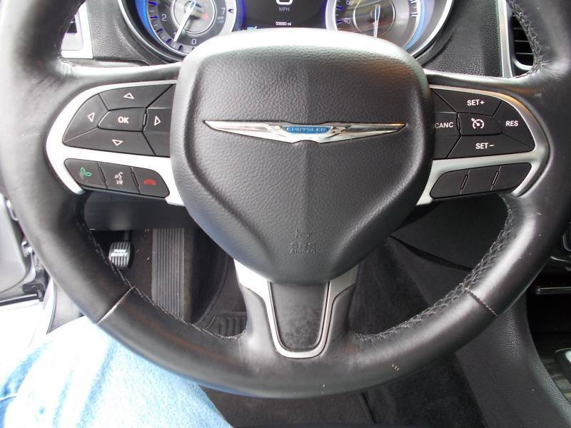 Used 2015 Chrysler 300 Limited RWD image 29
