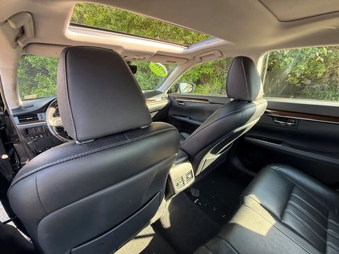 Used 2018 Lexus ES 350 w/ Luxury Package w/Wood Trim FWD image 35