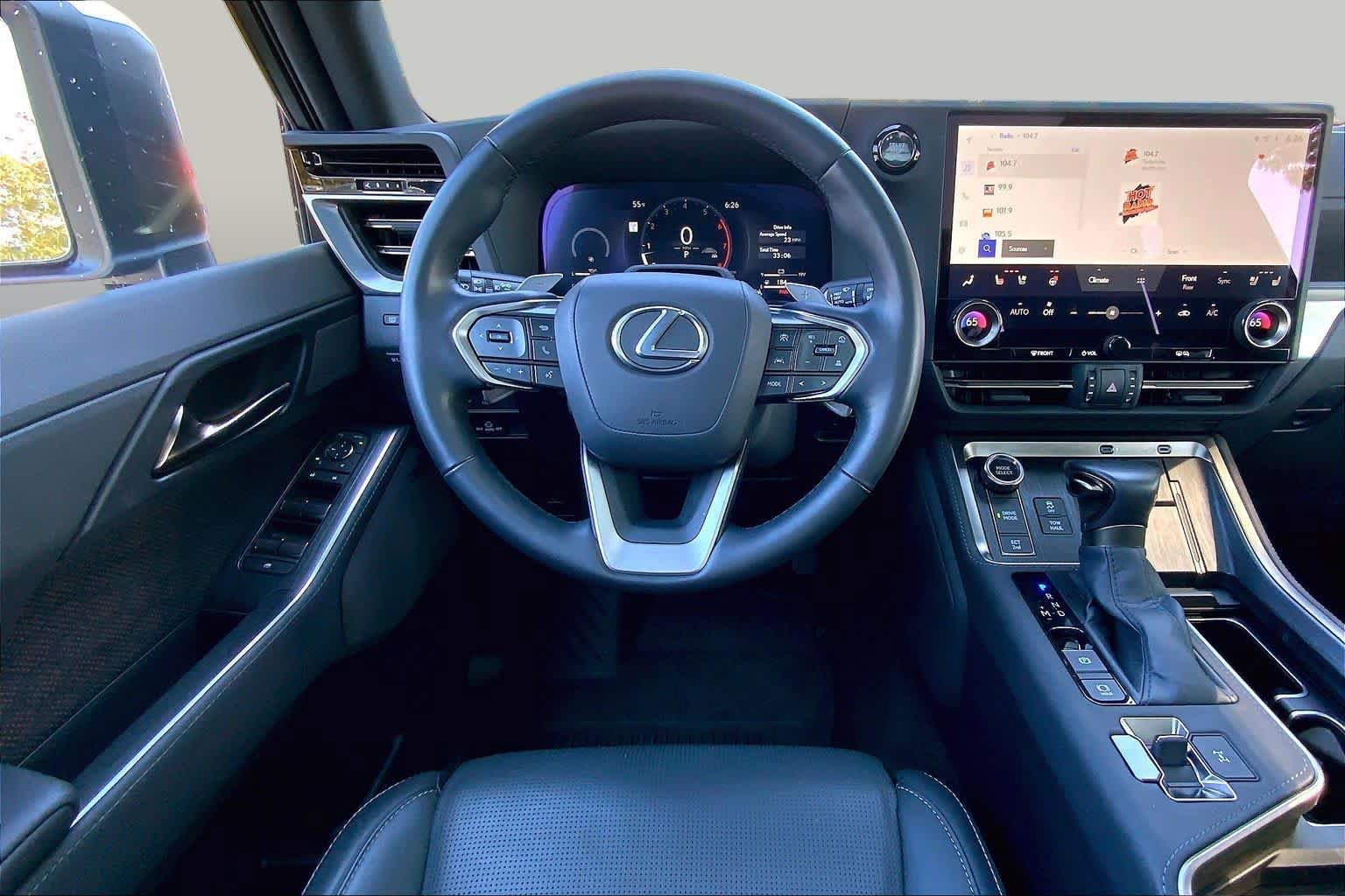 Used 2025 Lexus GX 550 w/ Accessory Package (2T) AWD/4WD image 6