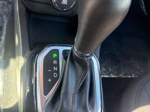 Used 2022 Jeep Renegade Altitude image 32