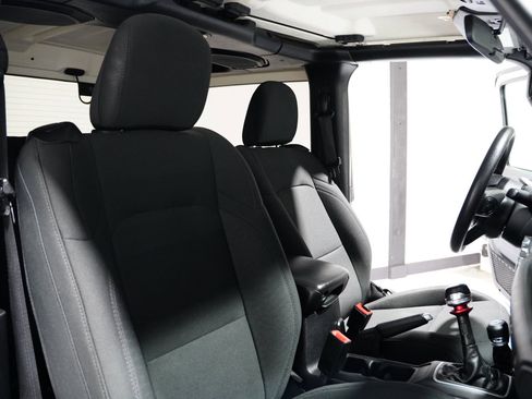 Used 2018 Jeep Wrangler Sport image 13