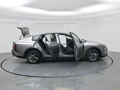 New 2026 Kia K4 LXS FWD image 3