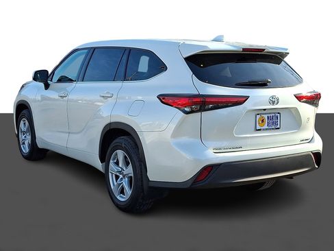 Used 2020 Toyota Highlander LE image 4