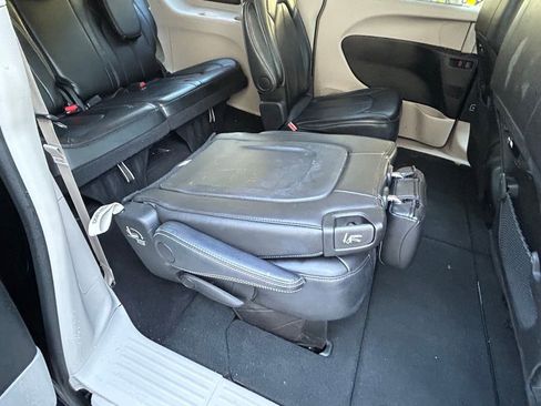 Used 2024 Chrysler Pacifica Touring-L image 35