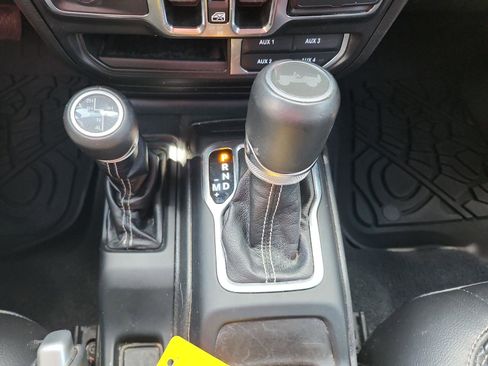Used 2021 Jeep Wrangler Unlimited Sahara w/ Cold Weather Group AWD/4WD image 19
