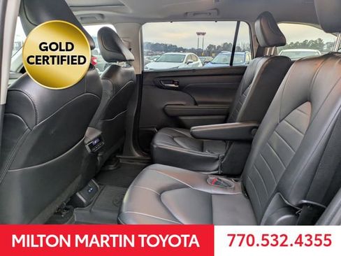 Certified 2022 Toyota Highlander XLE image 12