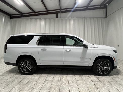 New 2026 Chevrolet Suburban High Country image 6