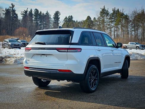 New 2026 Jeep Grand Cherokee Laredo image 3