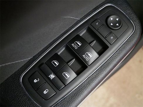 Used 2017 Dodge Charger SXT image 13