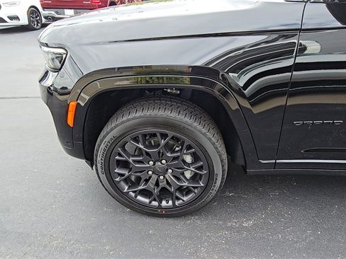 New 2025 Jeep Grand Cherokee Summit image 13