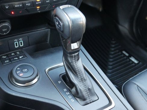 Used 2019 Ford Ranger Lariat w/ Equipment Group 501A Mid image 17