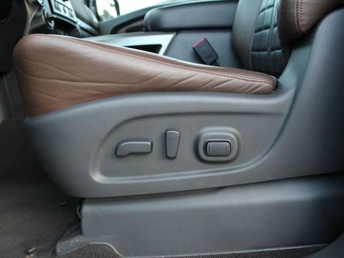 Used 2017 Nissan Titan Platinum Reserve image 13