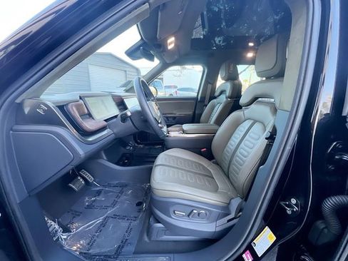 Used 2022 Rivian R1T Adventure image 14