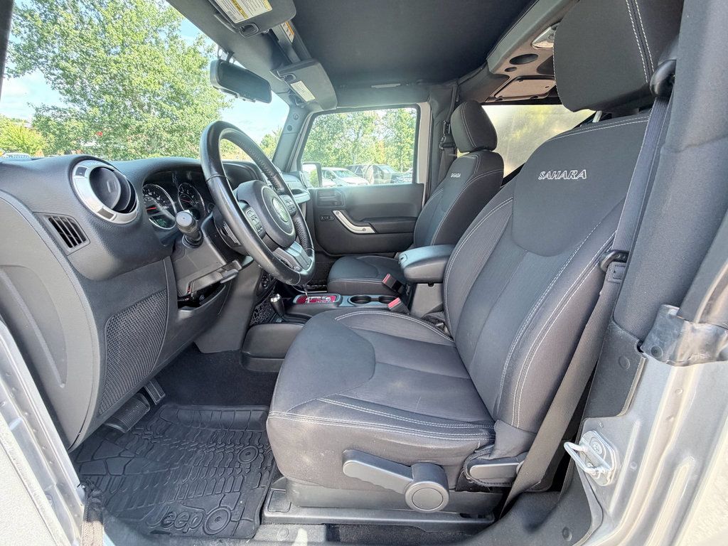 Used 2018 Jeep Wrangler Sahara w/ Dual Top Group AWD/4WD image 19