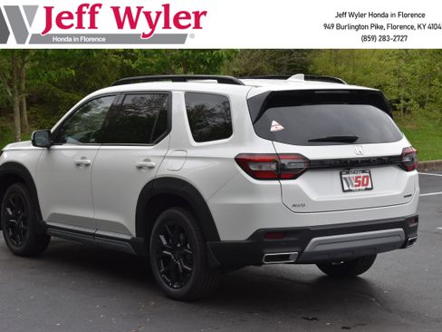 New 2025 Honda Pilot Touring image 5