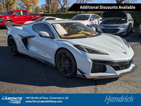 Used 2023 Chevrolet Corvette Z06 w/ Z07 Performance Package image 1