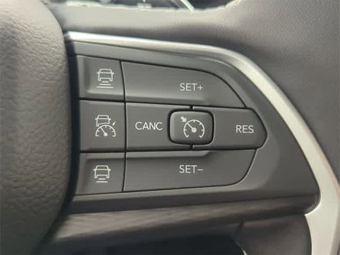 New 2025 Jeep Grand Cherokee Altitude image 25