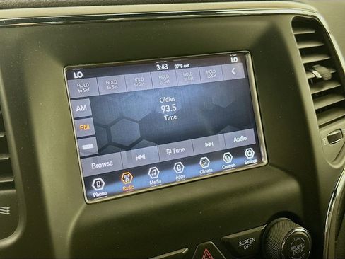 Certified 2021 Jeep Grand Cherokee Laredo image 21