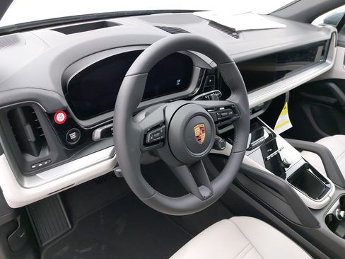 New 2026 Porsche Cayenne image 4