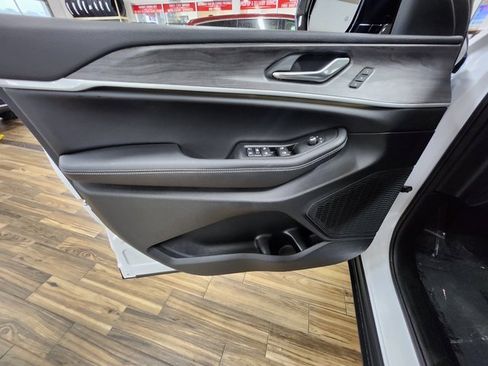 New 2025 Jeep Grand Cherokee Limited w/ Trailer Tow Package image 10