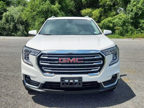 Used 2023 GMC Terrain SLT FWD image 2