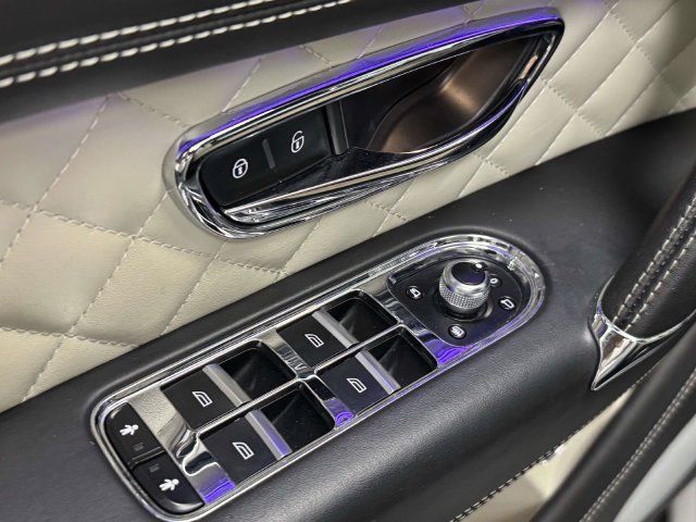 Used 2020 Bentley Bentayga AWD/4WD image 33