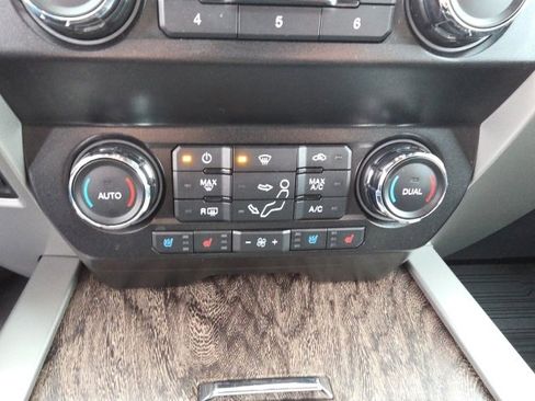 Used 2019 Ford F250 Lariat w/ Chrome Package image 25