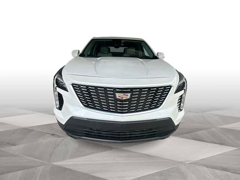 Used 2023 Cadillac XT4 Luxury FWD image 3