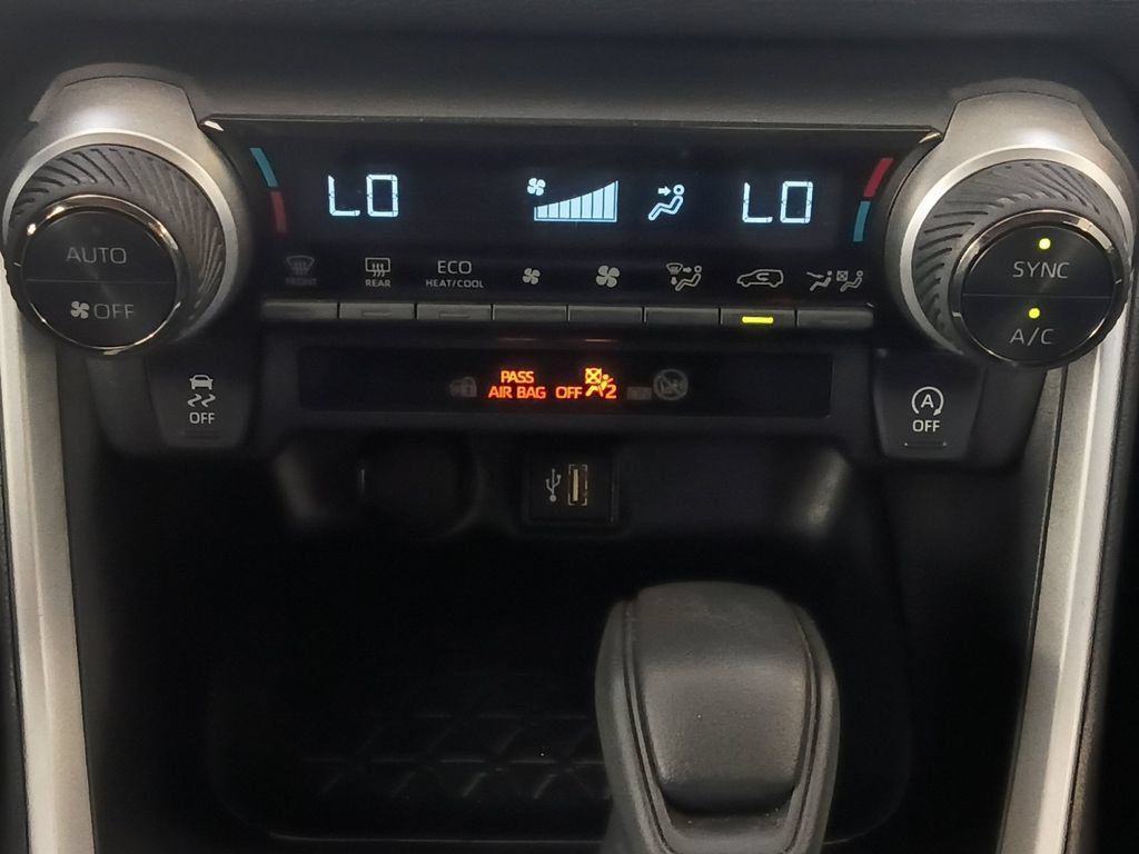 Used 2025 Toyota RAV4 XLE FWD image 4