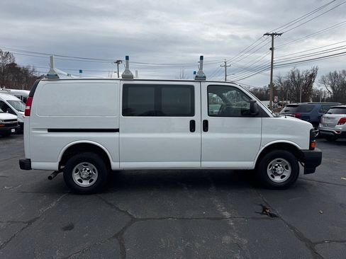 Used 2017 Chevrolet Express 2500 image 7