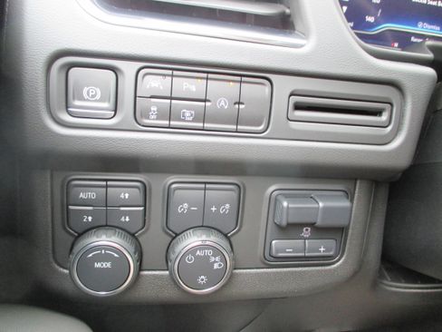 Used 2024 Chevrolet Suburban RST w/ Luxury Package image 27